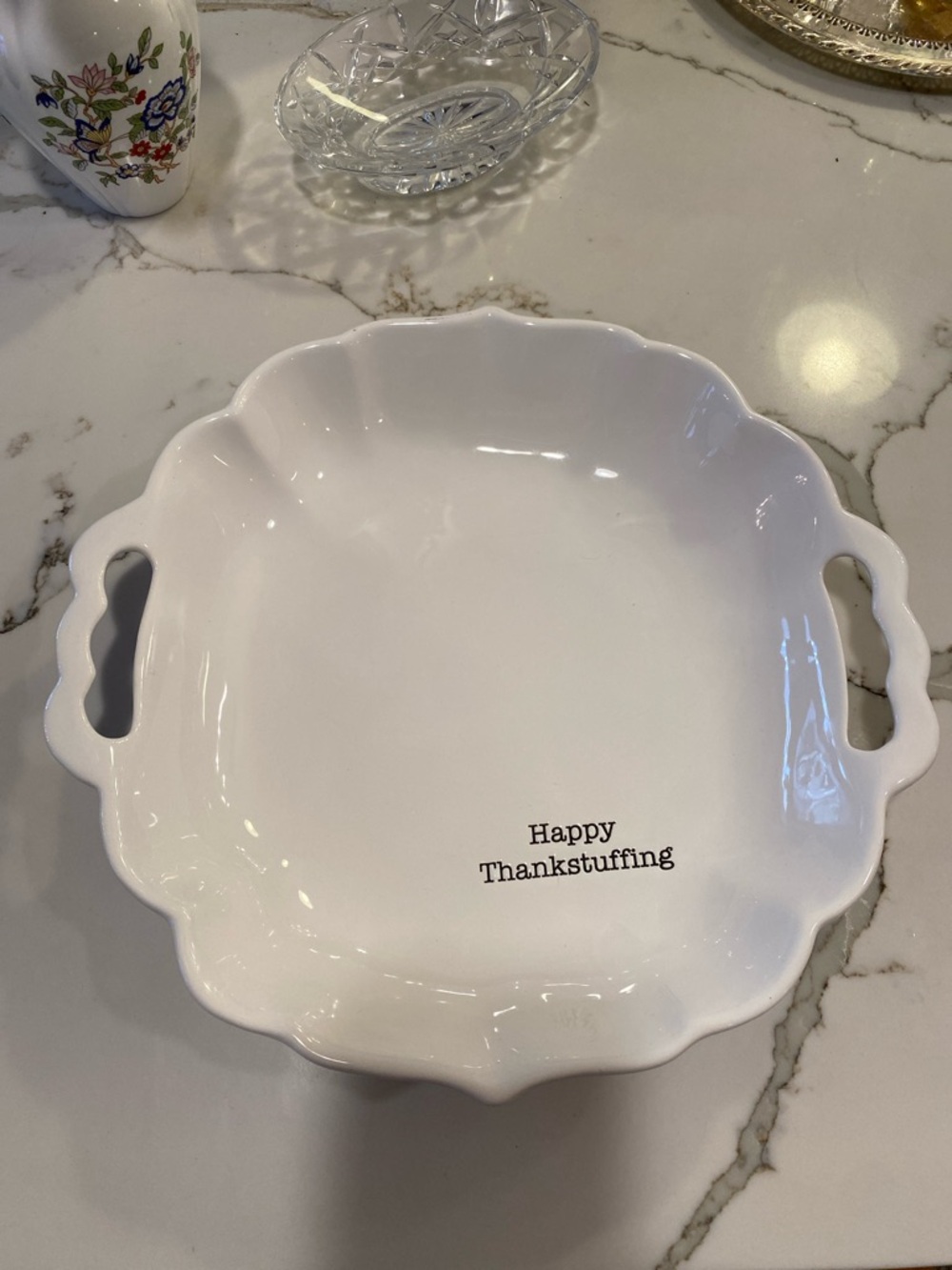 Mud Pie White Ceramic 'Happy Thankstuffing' Scalloped Serving Bowl or Pie Dish 🥧